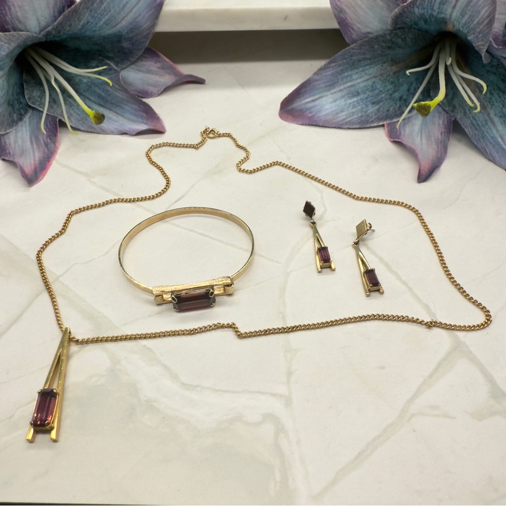 Avon Gold Tone Purple Glass Stone Gems Necklace Earrings Bracelet Set - Picture 5 of 16